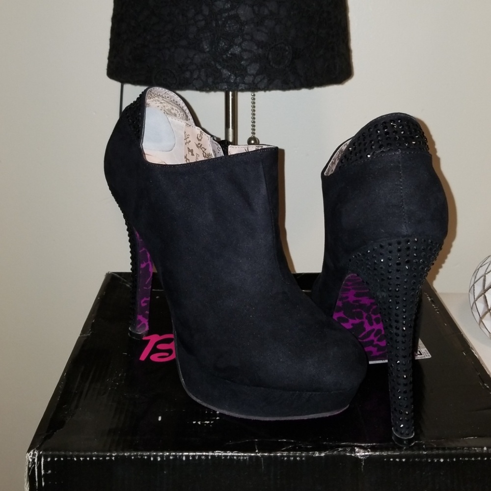 Betseyville ankle boots
